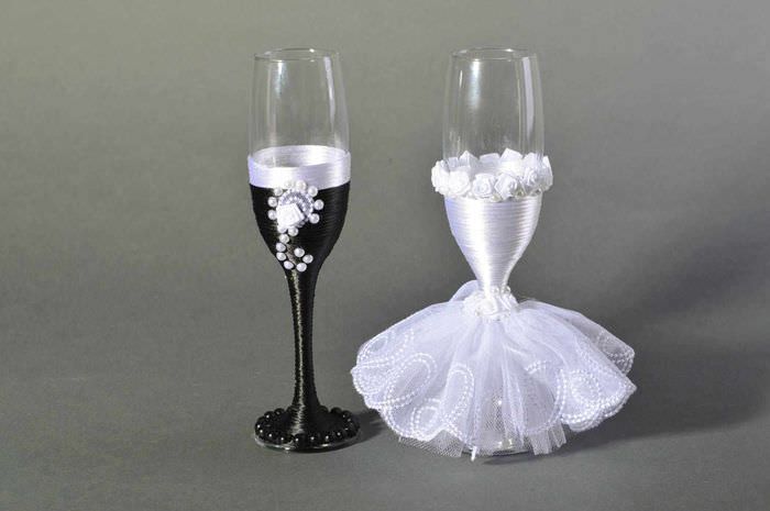 идея красивого украшения декора свадебных бокалов