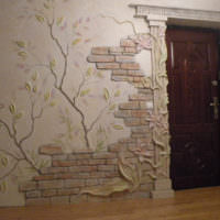 Оформление стен прихожей объемной лепниной