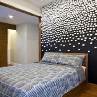 Дизайнерское оформление стены в супружеской спальне