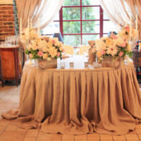 Оформление свадебного стола в бежевом цвете