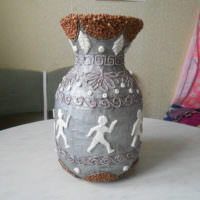 Декоративная ваза, изготовленная в технике папье-маше для декорирования интерьера