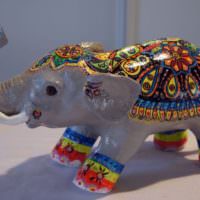 Индийский слоник из папье-маше для декорирования интерьера