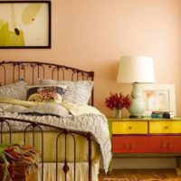 вариант сочетания яркого персикового цвета в декоре квартиры фото