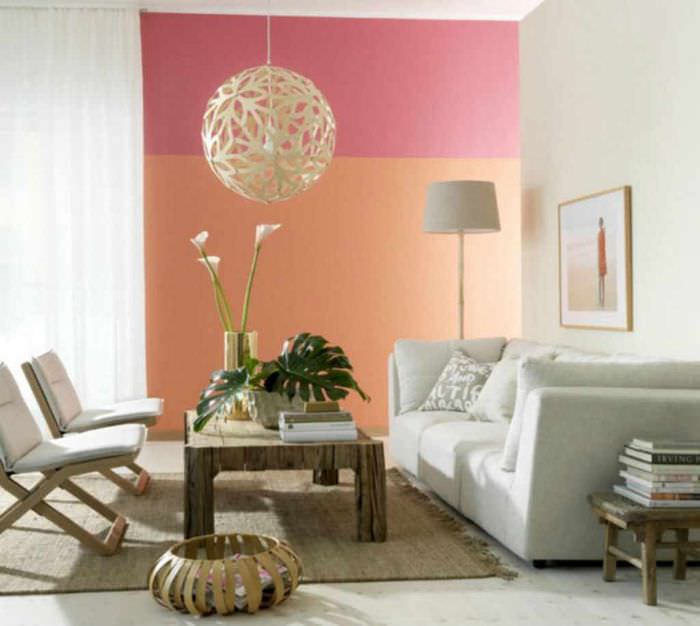 пример сочетания необычного персикового цвета в декоре квартиры