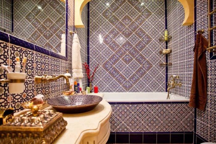 Отделка мозаикой ванной комнаты в английском стиле