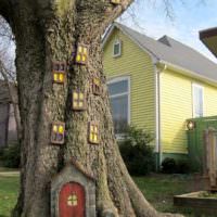Сказочный домик на живом дереве