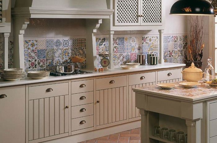 Кухонный фартук из мозаичной плитки