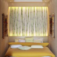 Декорирование ниши над кроватью бамбуковыми палками