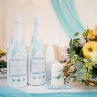Праздничное оформление свадебных бутылок