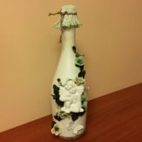 Фигурка ангела на свадебной бутылке шампанского
