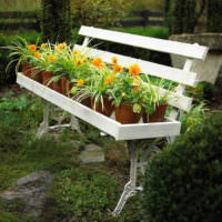 Скамейка-клумба для декорирования сада