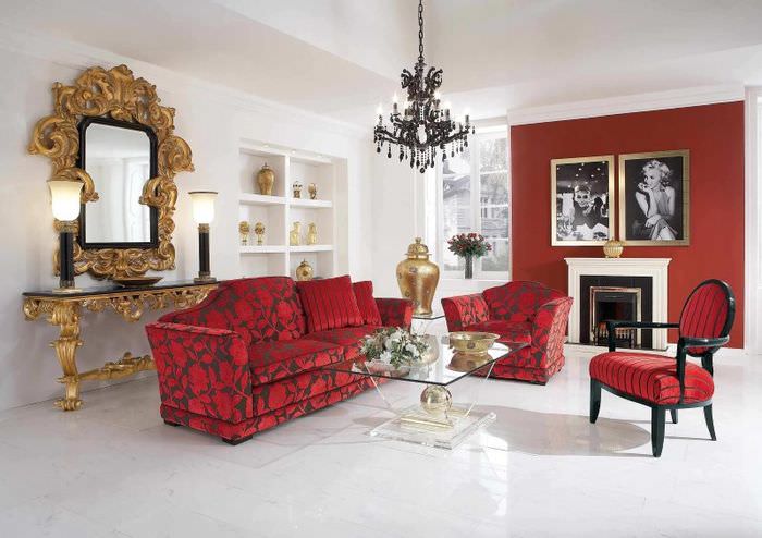 Оттенки красного цвета в модном интерьере гостиной с камином