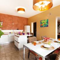 оранжевый цвет в интерьере кухни-гостиной