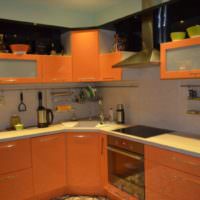 Акриловые фасады оранжевого цвета в кухонном гарнитуре