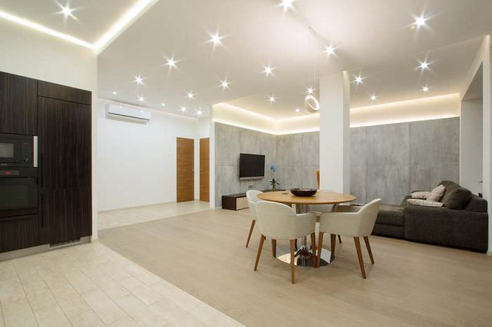 Дизайн освещения в современной гостиной комнате
