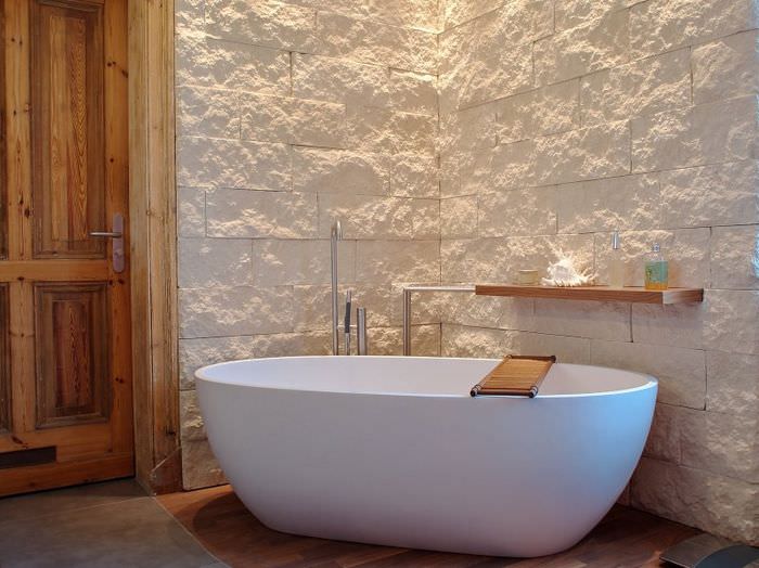 Современная ванна в эко-стиле с нотками минимализма