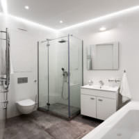Интерьер белой ванной комнаты в стиле минимализма