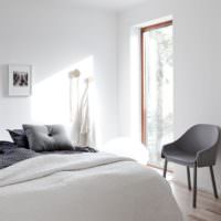 Текстиль в спальне загородного дома стиля минимализма