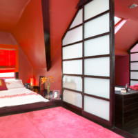 Спальня в японском стиле с красным интерьером