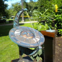 Солнечные часы как малая архитектурная форма для сада