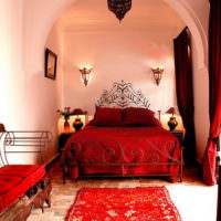 Красный цвет в оформлении спальни восточного стиля