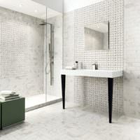 Серо-белый интерьер современной ванной