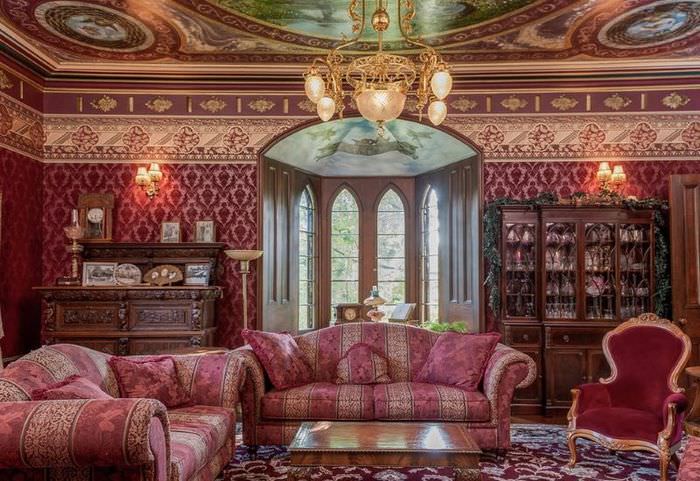Интерьер гостиной в стиле рококо с рельефными обоями