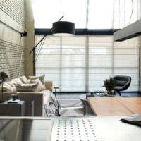 Серый интерьер квартиры-студии в стиле лофт