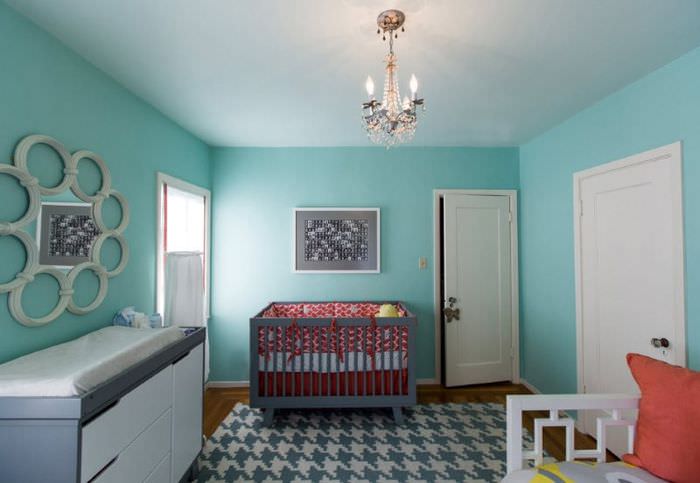 Сочетание мятного цвета с серым в детской комнате