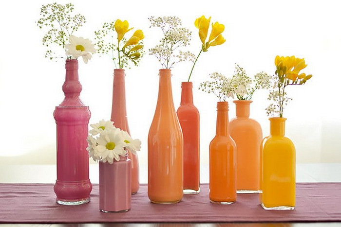 Оригинальные вазы из ненужных стеклянных бутылок