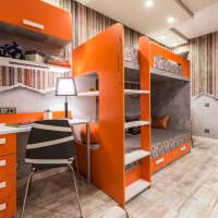 Оранжевая мебель в комнате брата и сестры