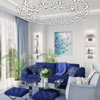 Синий диван в белой комнате