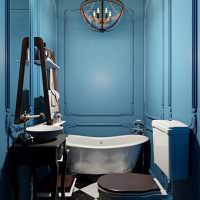 Молдинги на синих стенах ванной комнаты