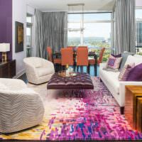 Использование фиолетового цвета в оформлении гостиной