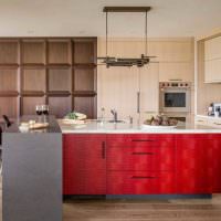 Сочетание серого и красного цветов в интерьере кухни