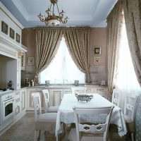 Классическая кухня с итальянскими шторами