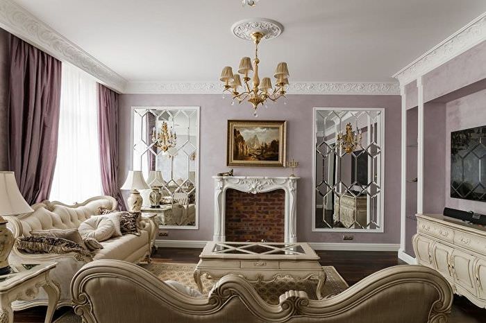 Сиреневые шторы в интерьере классической гостиной