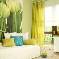 Фотообои в зале с зелеными тюльпанами