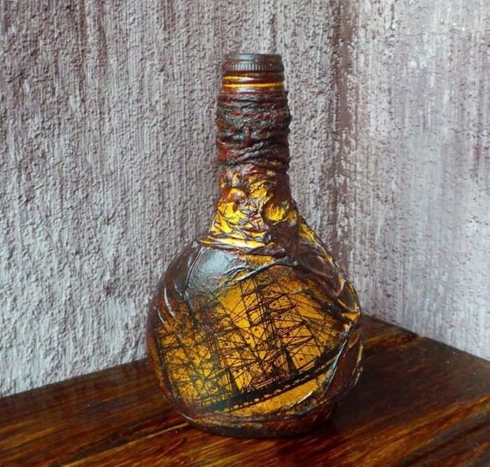 Старинный парусник на декоративной бутылке