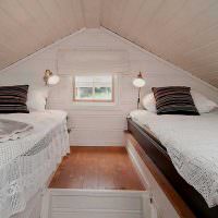 Спальня для двоих в мансарде с низким потолком