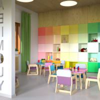 Стеллажи с разноцветными секциями в интерьере детского сада