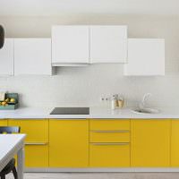 Желто-белый кухонный гарнитур