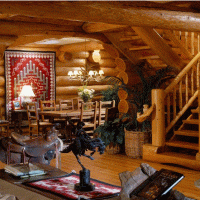 Интерьер деревянного дома с лестницей