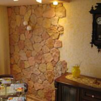 Декорирование стены кухни искусственным камнем