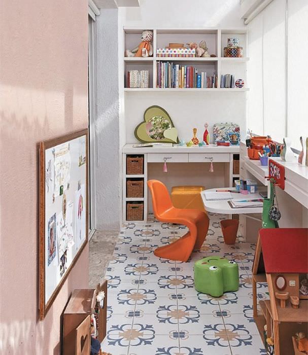 Организация пространства в детской комнате на балконе