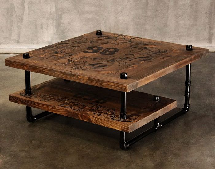Самодельный столик в индустриальном стиле