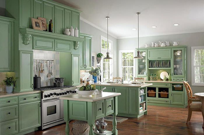 Кухонный гарнитур светло-зеленого цвета