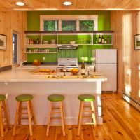 Деревянный пол в кухне-гостиной