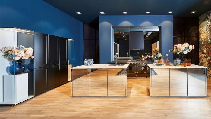 Дизайн кухни с зеркальными поверхностями