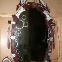Оригинальная оправа настенного зеркала